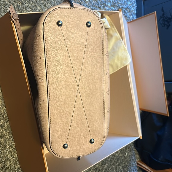 Louis Vuitton Girolata handbag Mahina leather - Picture 9 of 13